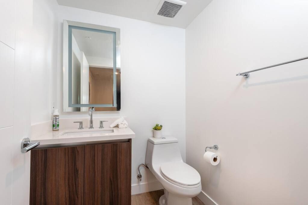 Deluxe Modern 2-bedroom W/ Roof Deck! Appartamento *