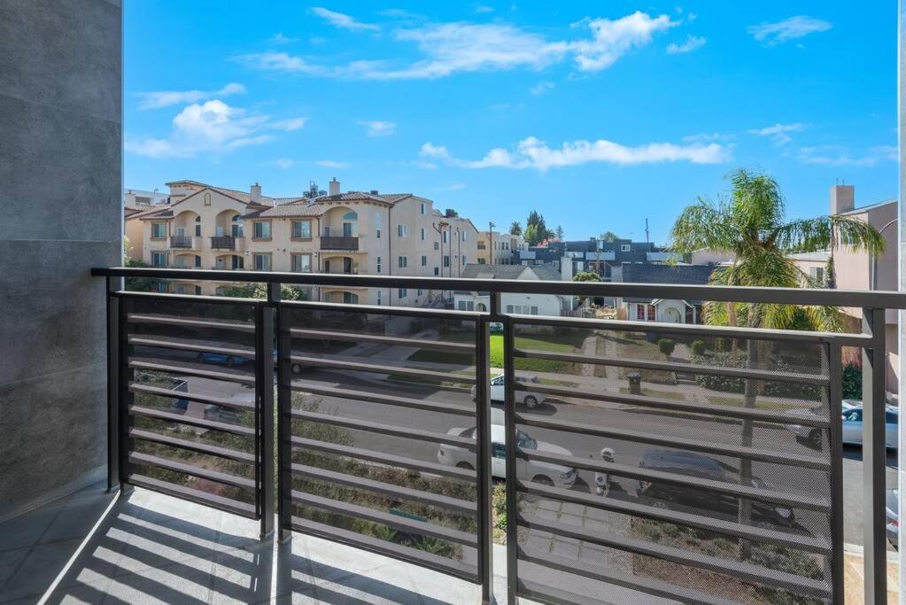 Apartment Deluxe Modern 2-bedroom W/ Roof Deck! *