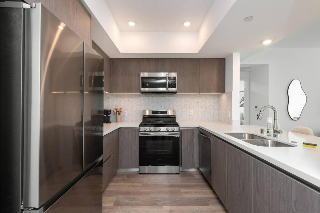 Deluxe Modern 2-bedroom W/ Roof Deck! Appartamento *
